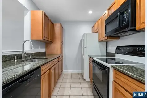 400 Crown Court Edgewater NJ 07020