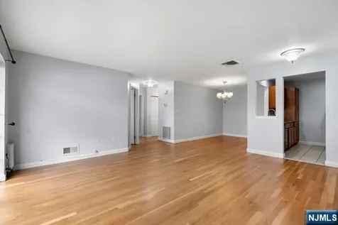 400 Crown Court Edgewater NJ 07020