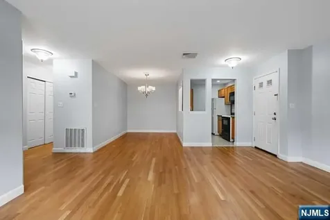 400 Crown Court Edgewater NJ 07020