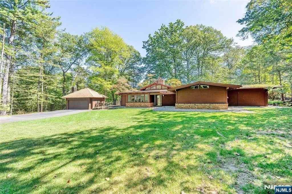 5 Carnot Avenue Woodcliff Lake NJ 07677