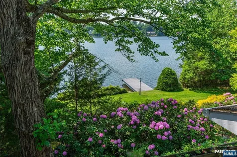 174 Pines Lake Drive Wayne NJ 07470