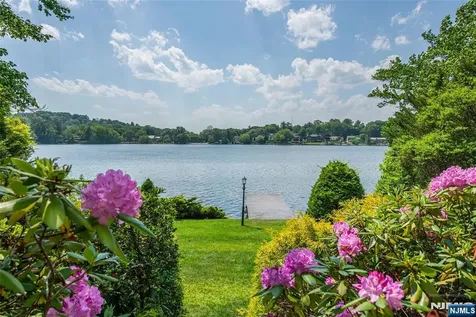 174 Pines Lake Drive Wayne NJ 07470