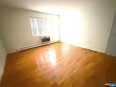 4 Lakeview Leonia NJ 07605