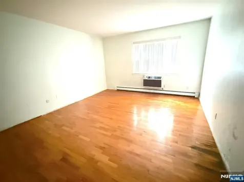 4 Lakeview Leonia NJ 07605