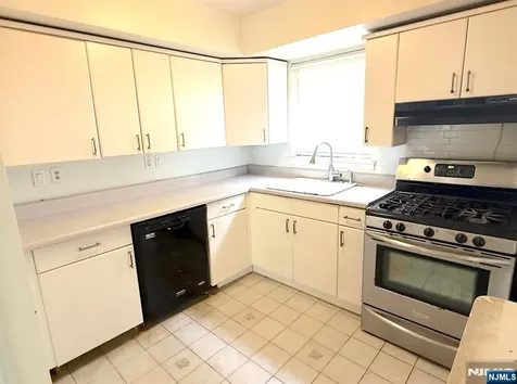 4 Lakeview Leonia NJ 07605