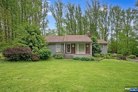 12 Dogwood Drive Chester Township NJ 07930