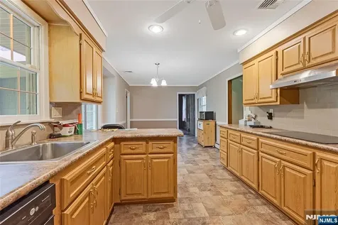 12 Dogwood Drive Chester Township NJ 07930