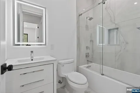 522 Valley Road Clifton NJ 07013