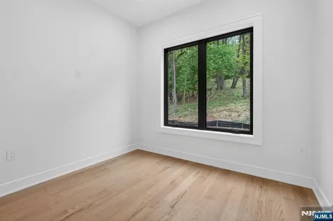 522 Valley Road Clifton NJ 07013