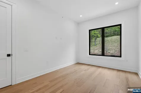 522 Valley Road Clifton NJ 07013