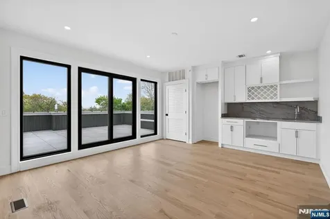522 Valley Road Clifton NJ 07013