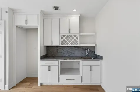 522 Valley Road Clifton NJ 07013