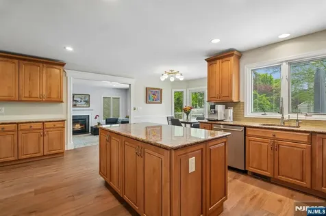 22 Wagon Trail Mahwah NJ 07430