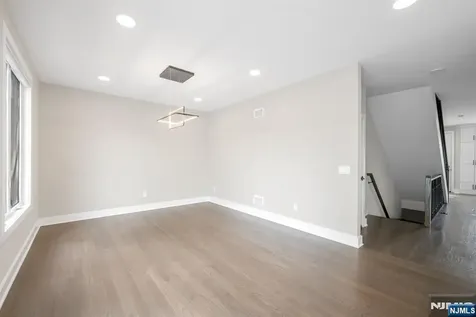 139 Philip Elmwood Park NJ 07407