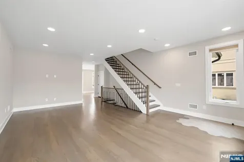 139 Philip Elmwood Park NJ 07407
