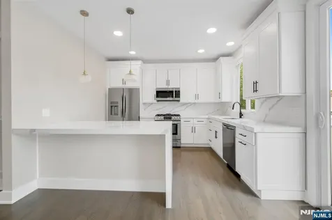139 Philip Elmwood Park NJ 07407