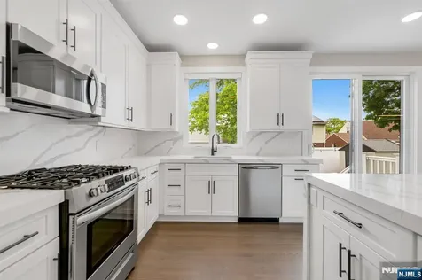 139 Philip Elmwood Park NJ 07407