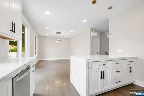139 Philip Elmwood Park NJ 07407