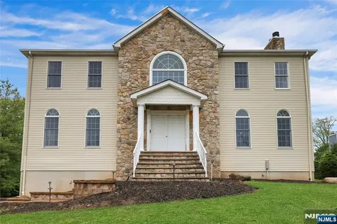 40 Horseneck Road Montville Township NJ 07045