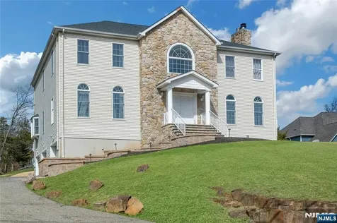 40 Horseneck Road Montville Township NJ 07045