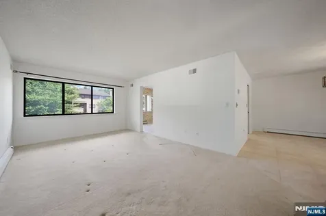 31 Berkeley Court Twp Of Washington NJ 07676