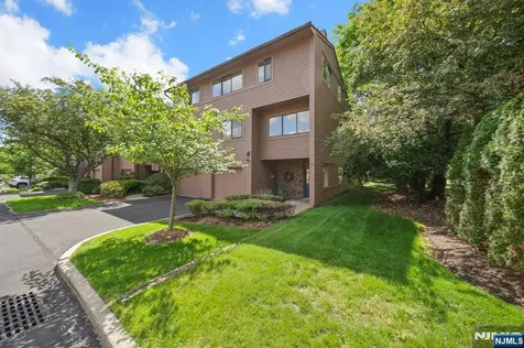 31 Berkeley Court Twp Of Washington NJ 07676