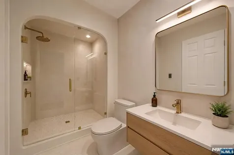 31 Berkeley Court Twp Of Washington NJ 07676