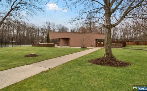 31 Berkeley Court Twp Of Washington NJ 07676