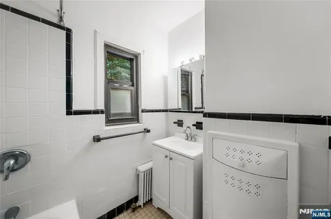 90 Tracey Place Englewood NJ 07631
