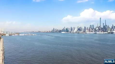 150 Henley Place Weehawken NJ 07086