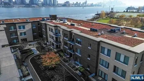150 Henley Place Weehawken NJ 07086