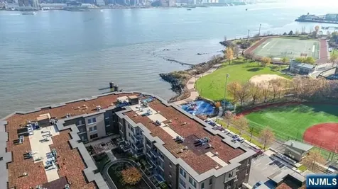 150 Henley Place Weehawken NJ 07086