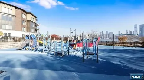 150 Henley Place Weehawken NJ 07086