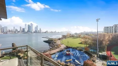 150 Henley Place Weehawken NJ 07086