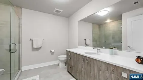 150 Henley Place Weehawken NJ 07086