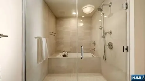 150 Henley Place Weehawken NJ 07086