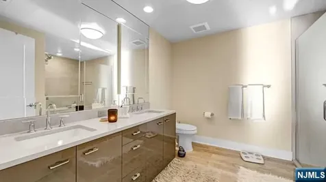 150 Henley Place Weehawken NJ 07086
