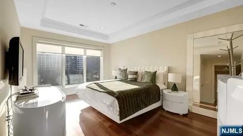 150 Henley Place Weehawken NJ 07086