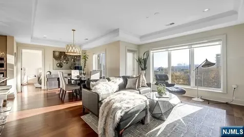 150 Henley Place Weehawken NJ 07086