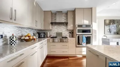 150 Henley Place Weehawken NJ 07086