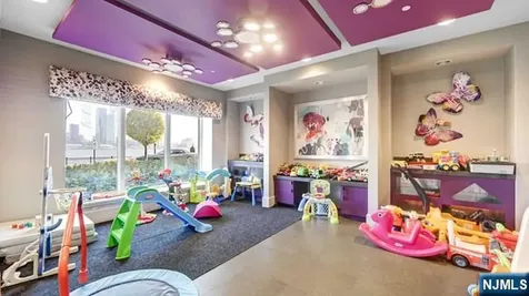 150 Henley Place Weehawken NJ 07086
