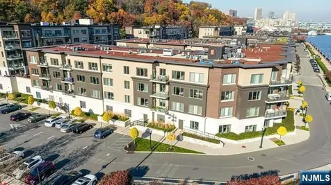 150 Henley Place Weehawken NJ 07086