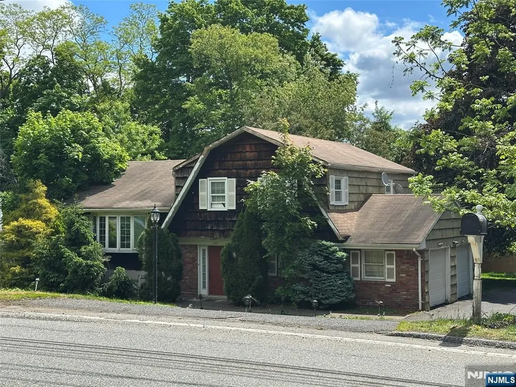 252 Wierimus Road Hillsdale NJ 07642