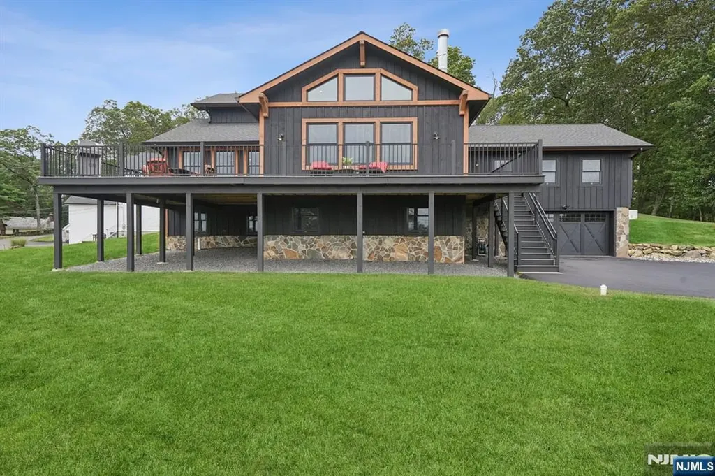 8 Sutton Road Hopatcong NJ 07843