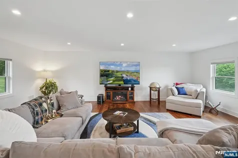 8 Sutton Road Hopatcong NJ 07843