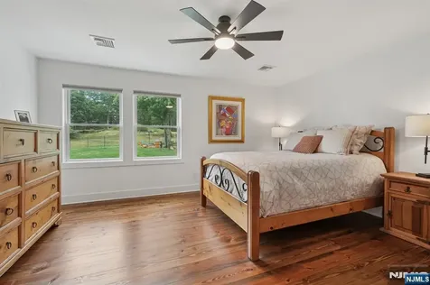 8 Sutton Road Hopatcong NJ 07843