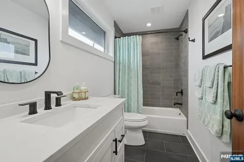 8 Sutton Road Hopatcong NJ 07843