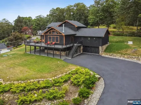 8 Sutton Road Hopatcong NJ 07843