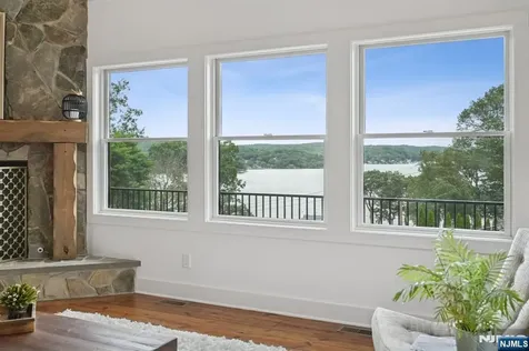 8 Sutton Road Hopatcong NJ 07843