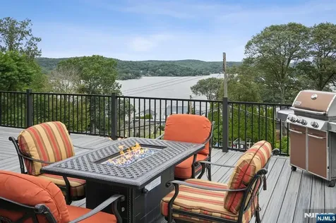 8 Sutton Road Hopatcong NJ 07843